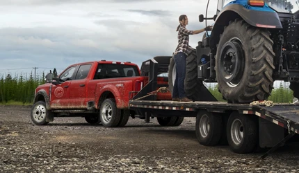 Bannière de New  2024 Super Duty F-350 DRW XL 2WD Reg Cab 8' Box in Saint-Norbert