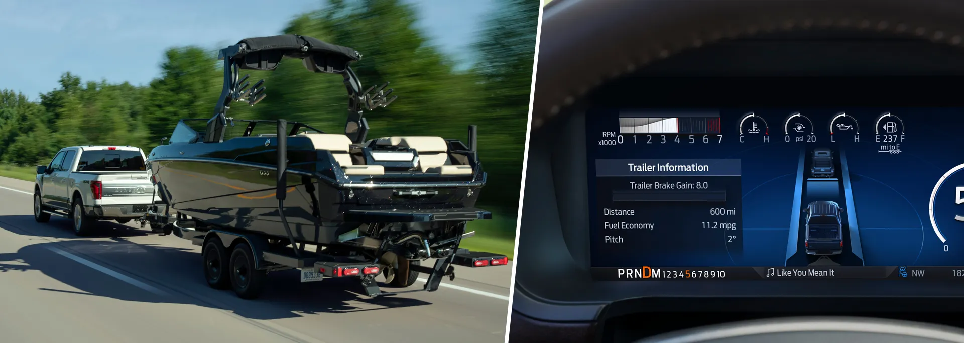 Ford F-150 tractant une remorque avec bateau sur autoroute et affichage numérique de l'écran de bord Ford BlueCruise