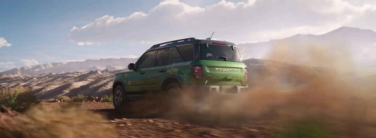 Histoire du Ford Bronco sur une route dans le desert