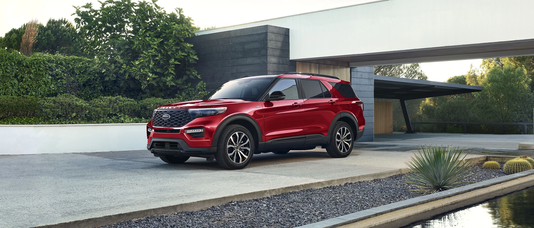 Ford Explorer 2024 rouge. Ford Explorer 2024 VUS familial. 