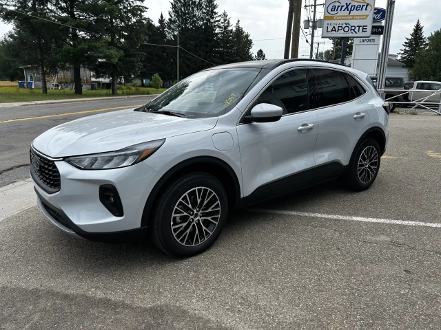 Ford Escape PHEV 2025