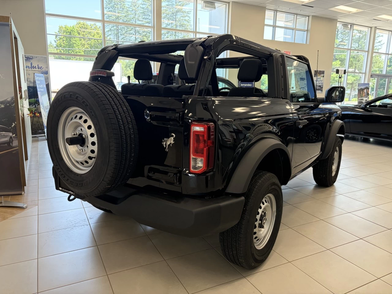 2026 Ford Bronco Base https://www.st-norbertford.com/resize/b990ff35b810a3abc0cc817b2ca24889-1