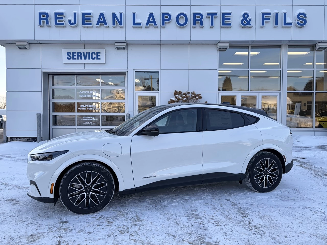 2025 Ford Mustang Mach-E PREMIUM EXTENDED BATTERY TOIT PANORAMIQUE https://www.st-norbertford.com/resize/b990ff35b810a3abc0cc817b2ca24889-1