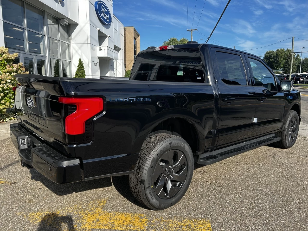 2025 Ford F-150 Lightning FLASH https://www.st-norbertford.com/resize/b990ff35b810a3abc0cc817b2ca24889-1