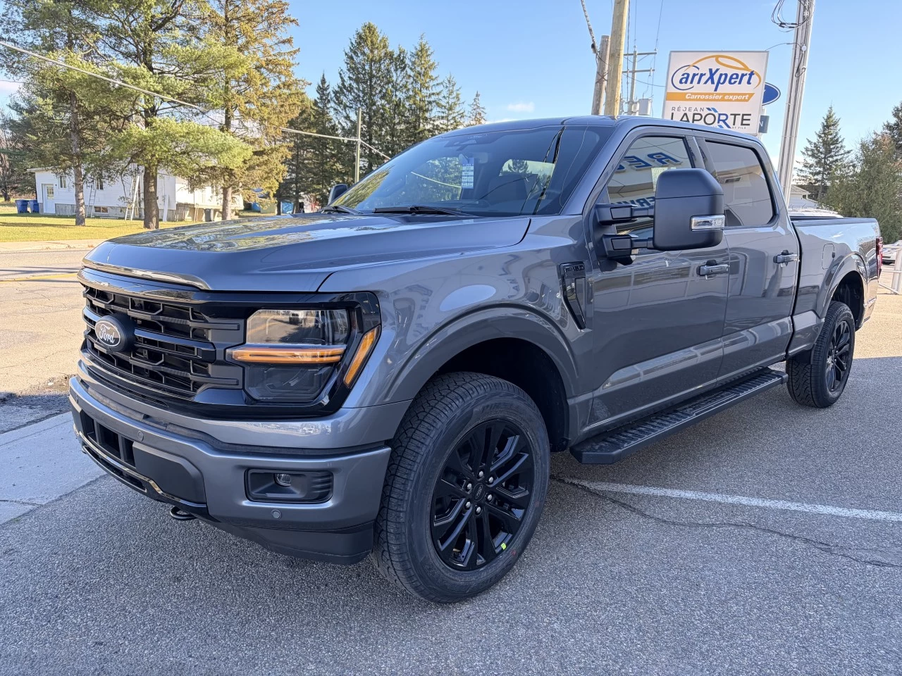 2025 Ford F-150 XLT Main Image