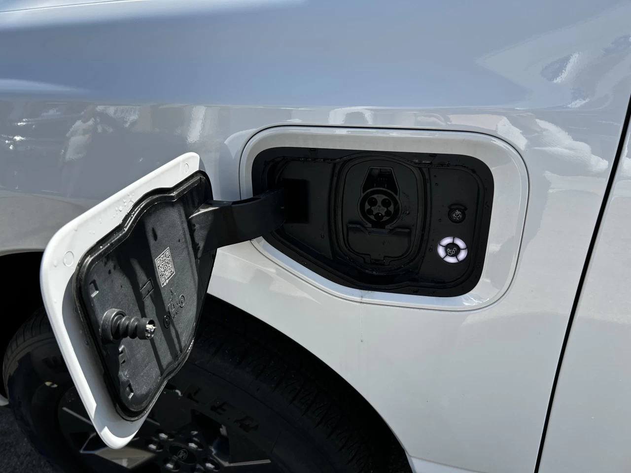 2024 Ford F-150 Lightning XLT https://www.st-norbertford.com/resize/b990ff35b810a3abc0cc817b2ca24889-1