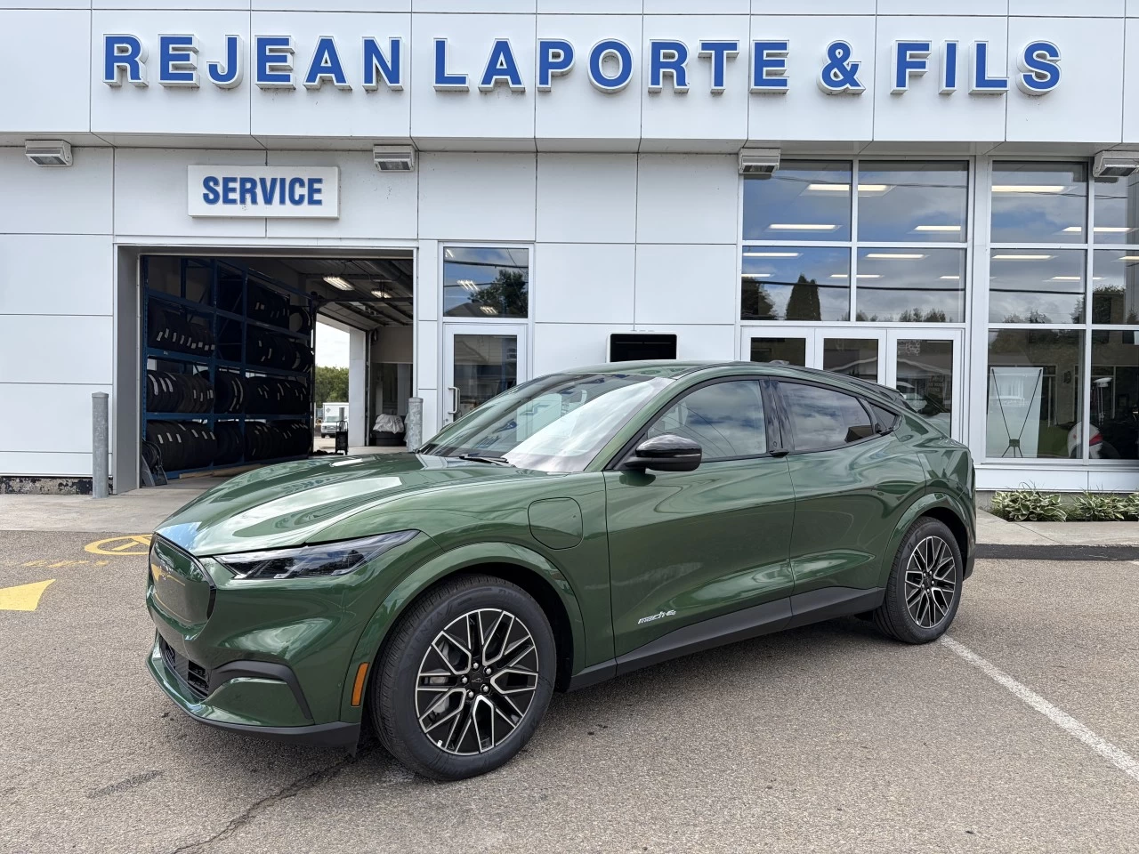 2026 Ford Mustang Mach-E PREMIUM https://www.st-norbertford.com/resize/b990ff35b810a3abc0cc817b2ca24889-1