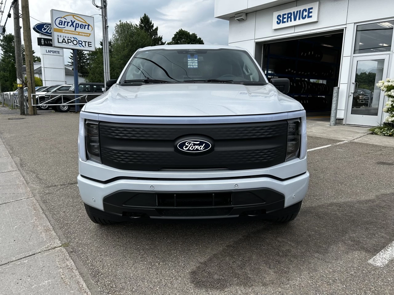 2025 Ford F-150 Lightning FLASH https://www.st-norbertford.com/resize/b990ff35b810a3abc0cc817b2ca24889-1