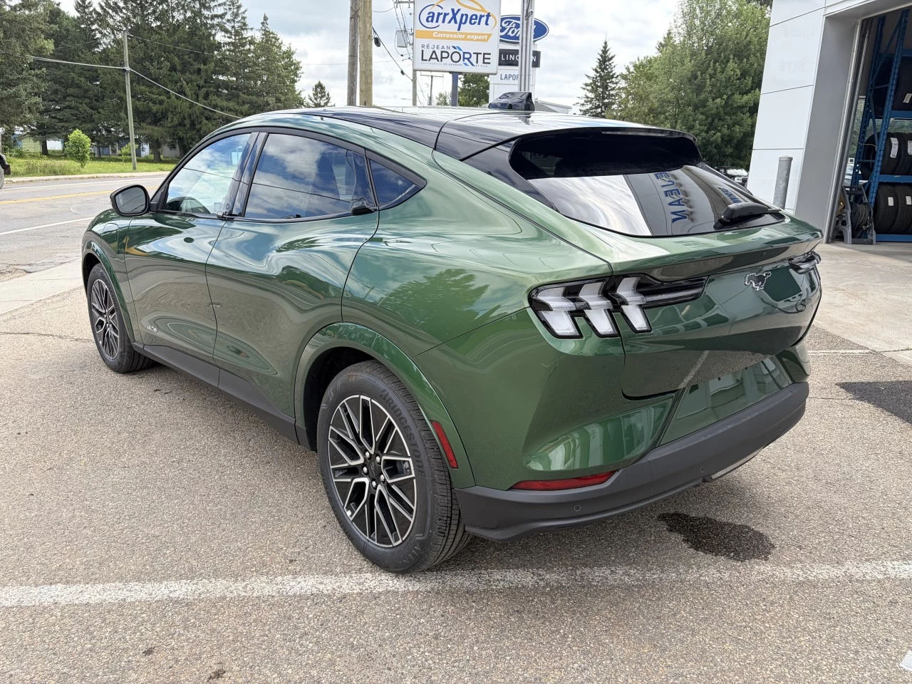 2026 Ford Mustang Mach-E PREMIUM https://www.st-norbertford.com/resize/b990ff35b810a3abc0cc817b2ca24889-1