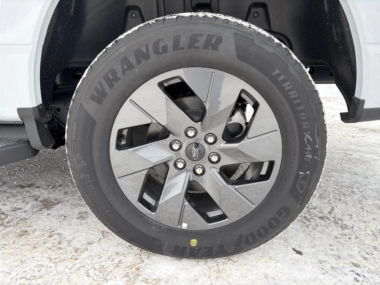 2025 Ford F-150 Lightning LARIAT TOIT OUVRANT SYNC4A BATTERIE LONGUE DURÉE 131KWH https://www.st-norbertford.com/resize/b990ff35b810a3abc0cc817b2ca24889-1