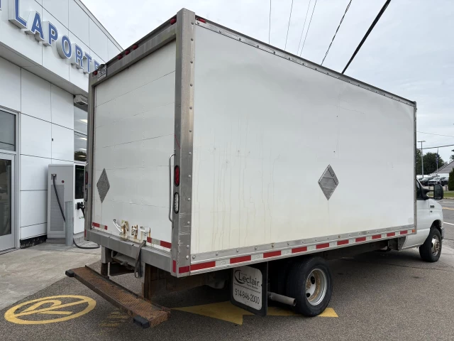 Ford E350 CUTTAWAY 16 PI. E-350 Super Duty 2014