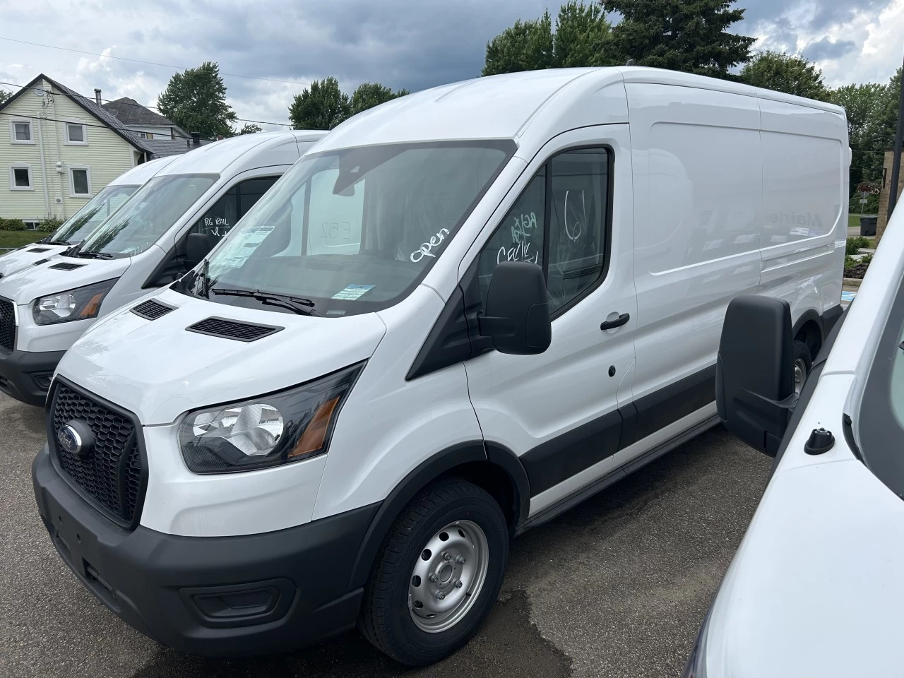 2025 Ford Transit fourgon utilitaire T-250 148" Med Rf 9070 GVWR RWD Main Image
