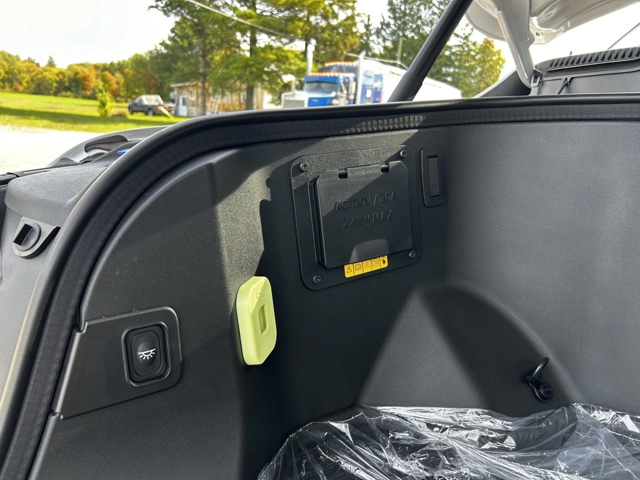 2025 Ford F-150 Lightning FLASH https://www.st-norbertford.com/resize/b990ff35b810a3abc0cc817b2ca24889-1