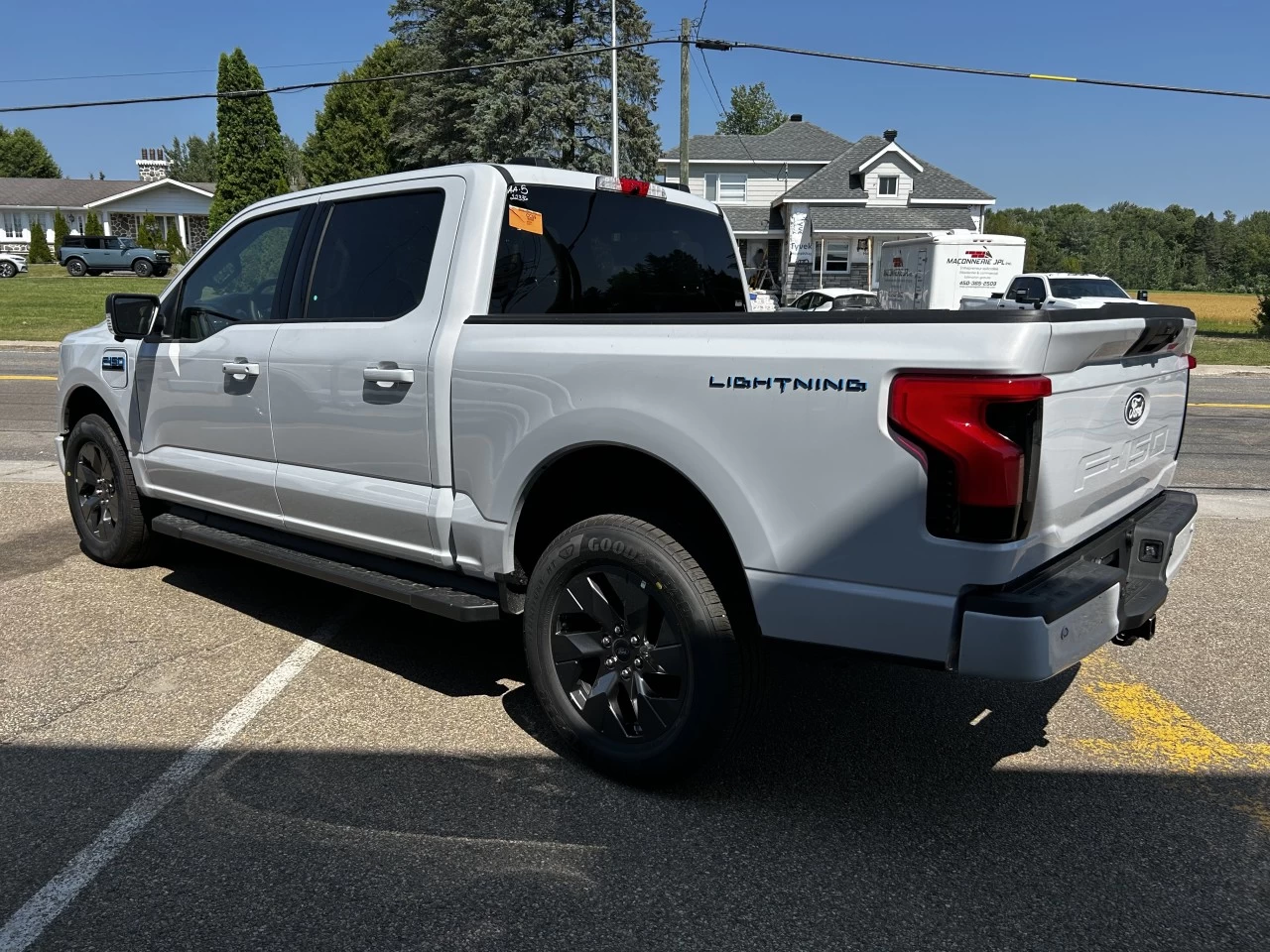 2025 Ford F-150 Lightning FLASH 4X4 https://www.st-norbertford.com/resize/b990ff35b810a3abc0cc817b2ca24889-1