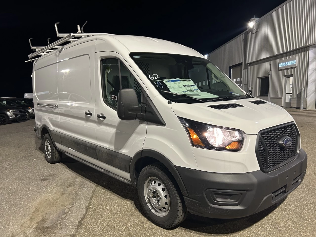 2024 Ford Transit fourgon utilitaire Transit 250 AWD toit moyen empattement long 148 Main Image