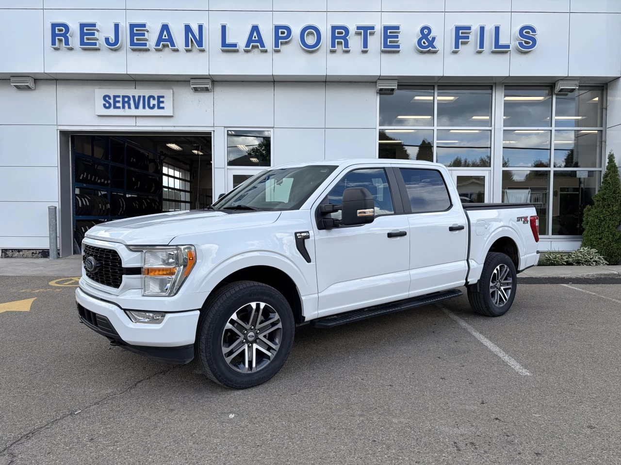 2021 Ford F-150 STX 4X4 SUPERCREW ECOBOOST 2.7L 101A https://www.st-norbertford.com/resize/b990ff35b810a3abc0cc817b2ca24889-1