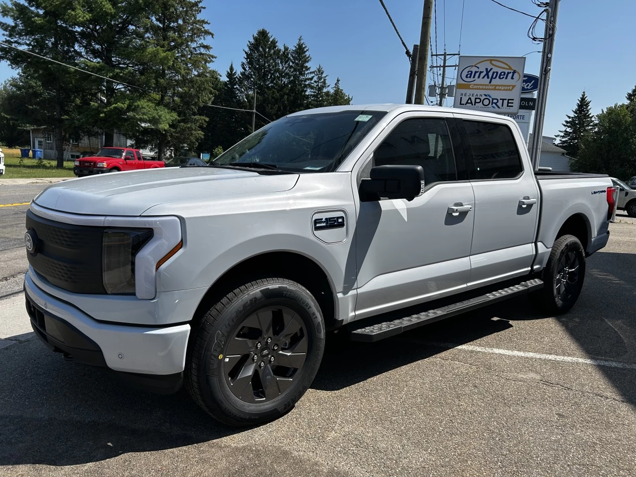 2025 Ford F-150 Lightning FLASH 4X4 https://www.st-norbertford.com/resize/b990ff35b810a3abc0cc817b2ca24889-1