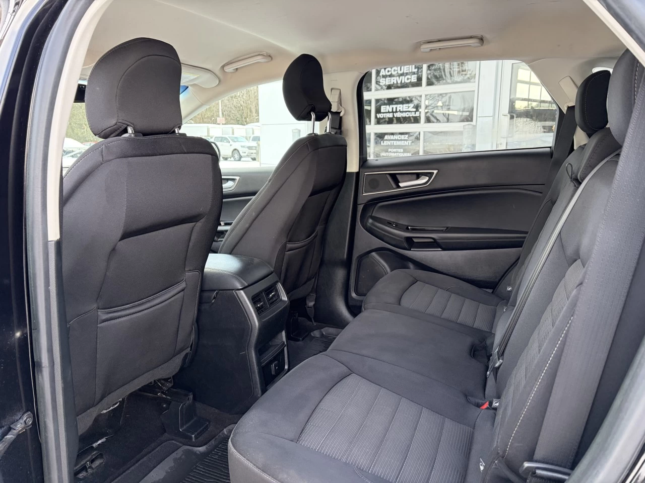 2019 Ford Edge SEL https://www.st-norbertford.com/resize/b990ff35b810a3abc0cc817b2ca24889-1