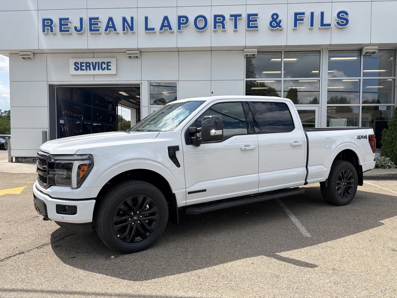 2026 Ford F-150 LARIAT 4X4 POWERBOOST HYBRIDE 501A https://www.st-norbertford.com/resize/b990ff35b810a3abc0cc817b2ca24889-1