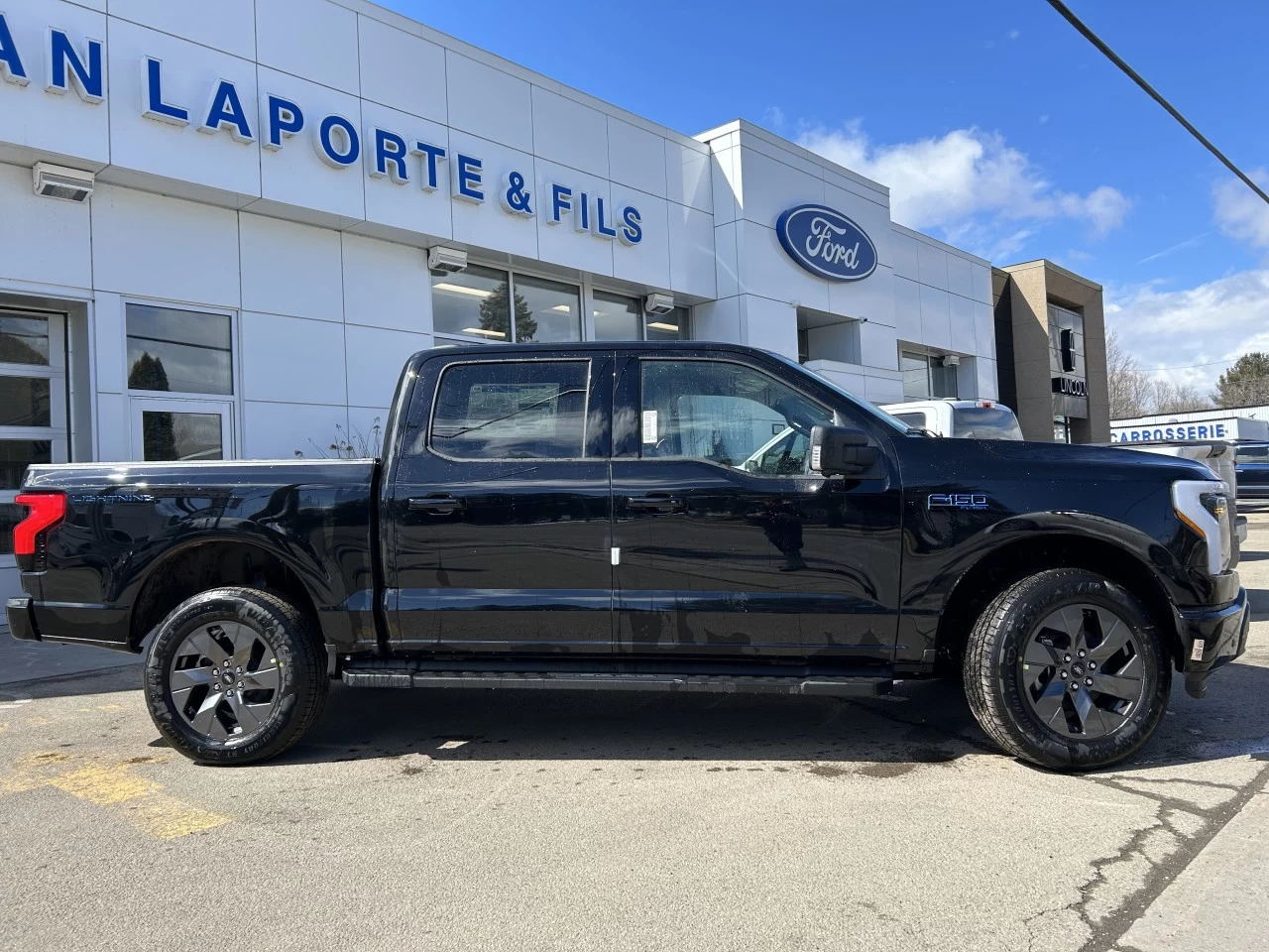 2025 Ford F-150 Lightning Flash 4WD https://www.st-norbertford.com/resize/b990ff35b810a3abc0cc817b2ca24889-1