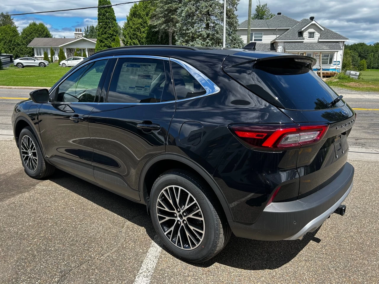 2025 Ford Escape PHEV FWD https://www.st-norbertford.com/resize/b990ff35b810a3abc0cc817b2ca24889-1