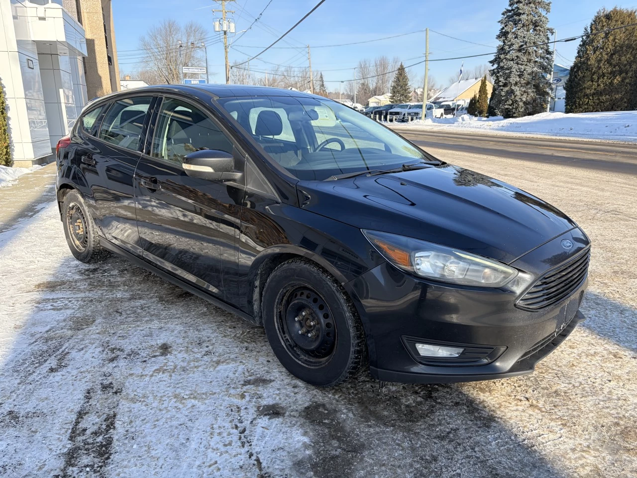 2015 Ford Focus SE https://www.st-norbertford.com/resize/b990ff35b810a3abc0cc817b2ca24889-1