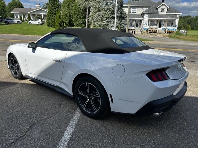 Ford Mustang EcoBoost 2025