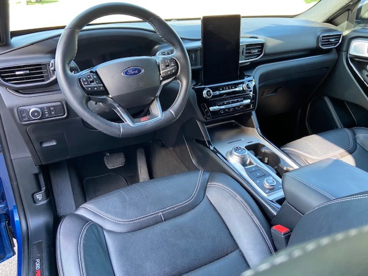 2021 Ford Explorer ST Main Image