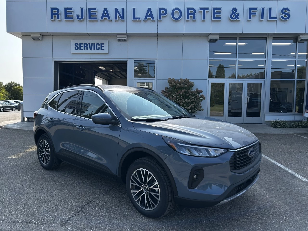 2025 Ford Escape PHEV https://www.st-norbertford.com/resize/b990ff35b810a3abc0cc817b2ca24889-1