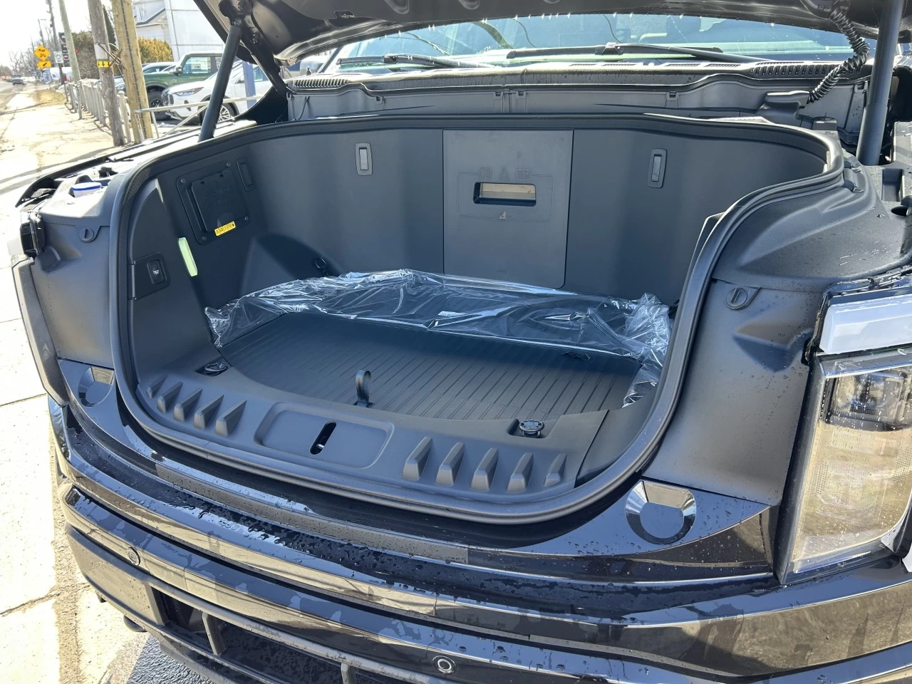 2025 Ford F-150 Lightning Flash 4WD https://www.st-norbertford.com/resize/b990ff35b810a3abc0cc817b2ca24889-1