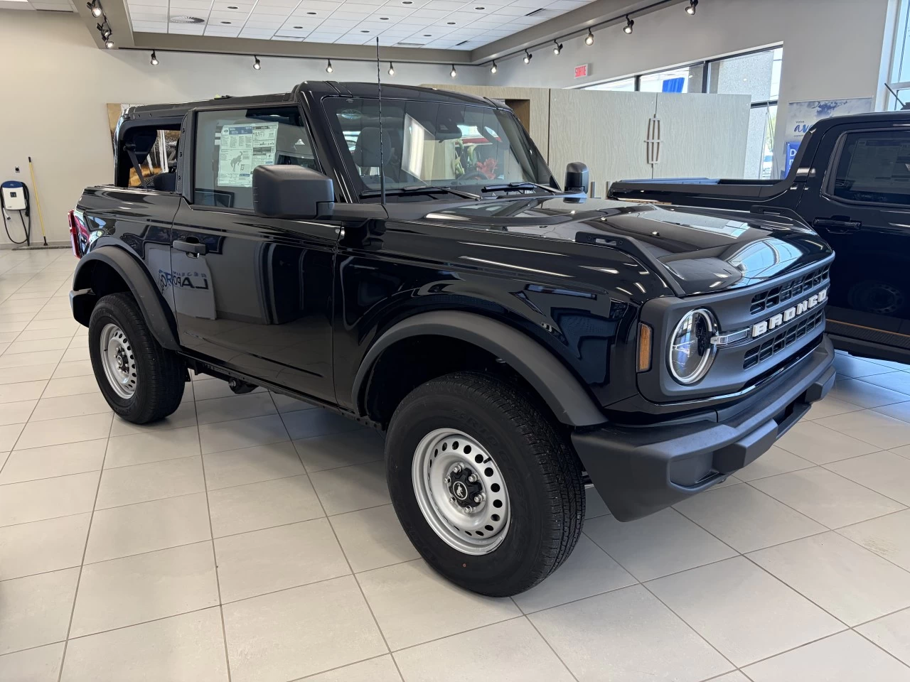 2026 Ford Bronco Base https://www.st-norbertford.com/resize/b990ff35b810a3abc0cc817b2ca24889-1