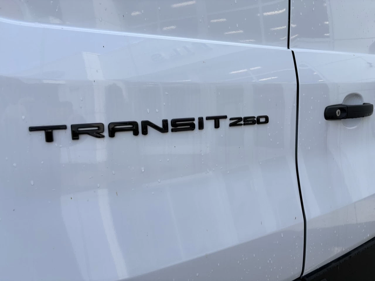 2026 Ford Transit fourgon utilitaire Toit bas 148 RWD T-250 Low Rf 9070 GVWR RWD Main Image