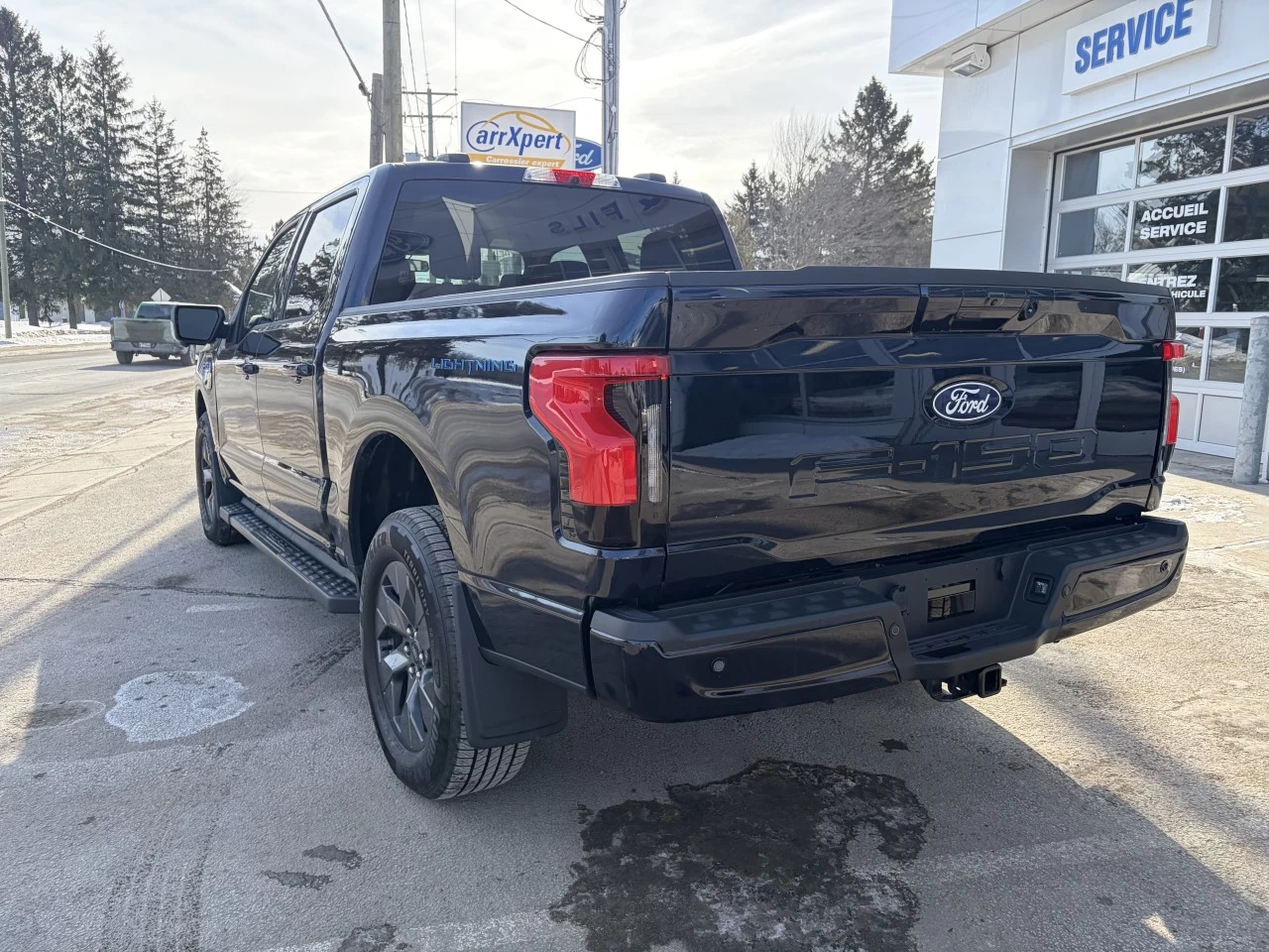 2025 Ford F-150 Lightning FLASH 312A BATTERIE LONGUE DURÉE ENSEMBLE REMORQUAGE MAX https://www.st-norbertford.com/resize/b990ff35b810a3abc0cc817b2ca24889-1