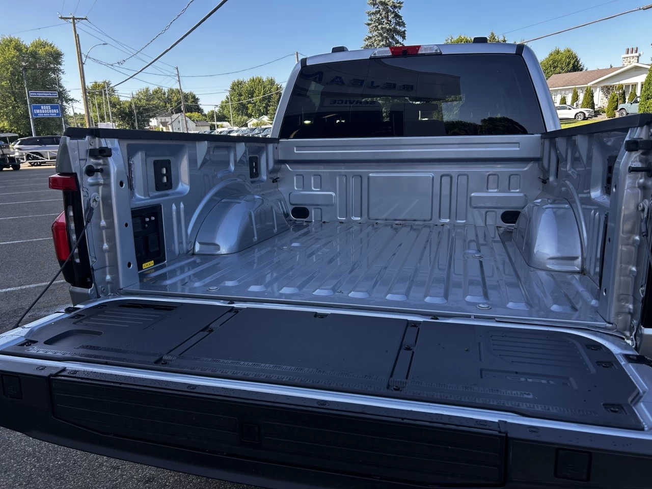 2025 Ford F-150 Lightning FLASH 4x4 https://www.st-norbertford.com/resize/b990ff35b810a3abc0cc817b2ca24889-1
