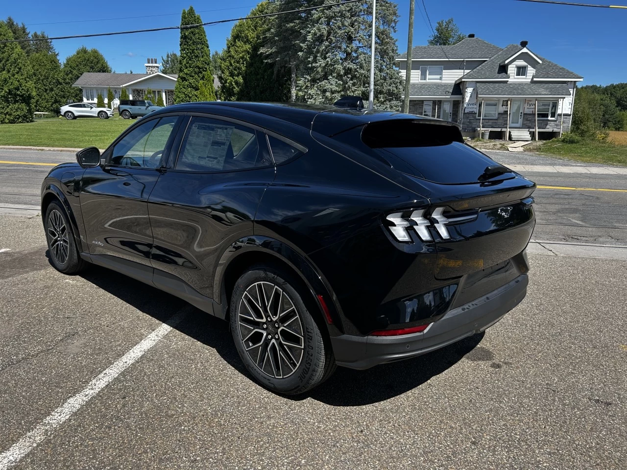 2025 Ford Mustang Mach-E PREMIUM AWD https://www.st-norbertford.com/resize/b990ff35b810a3abc0cc817b2ca24889-1