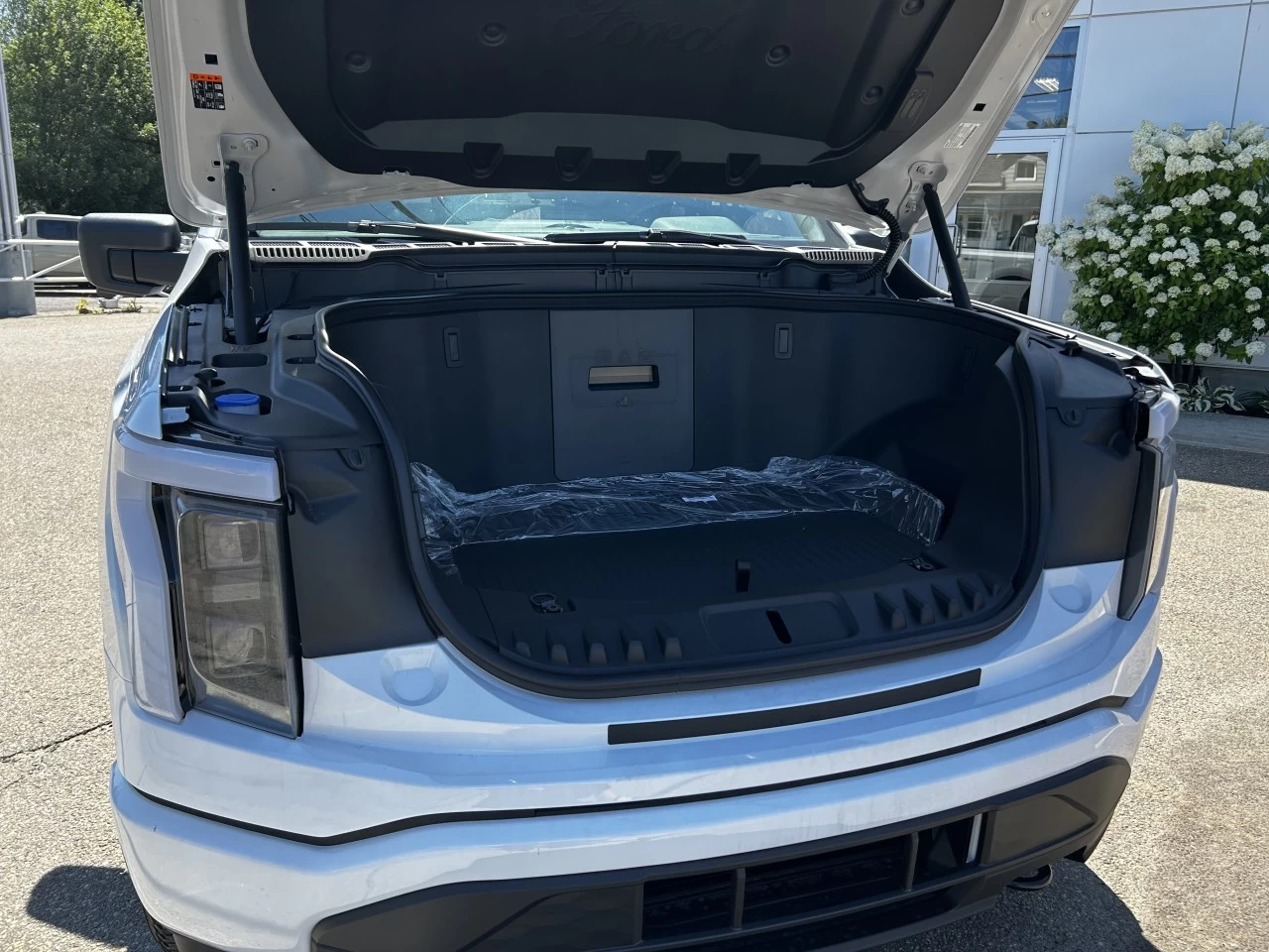 2025 Ford F-150 Lightning XLT https://www.st-norbertford.com/resize/b990ff35b810a3abc0cc817b2ca24889-1