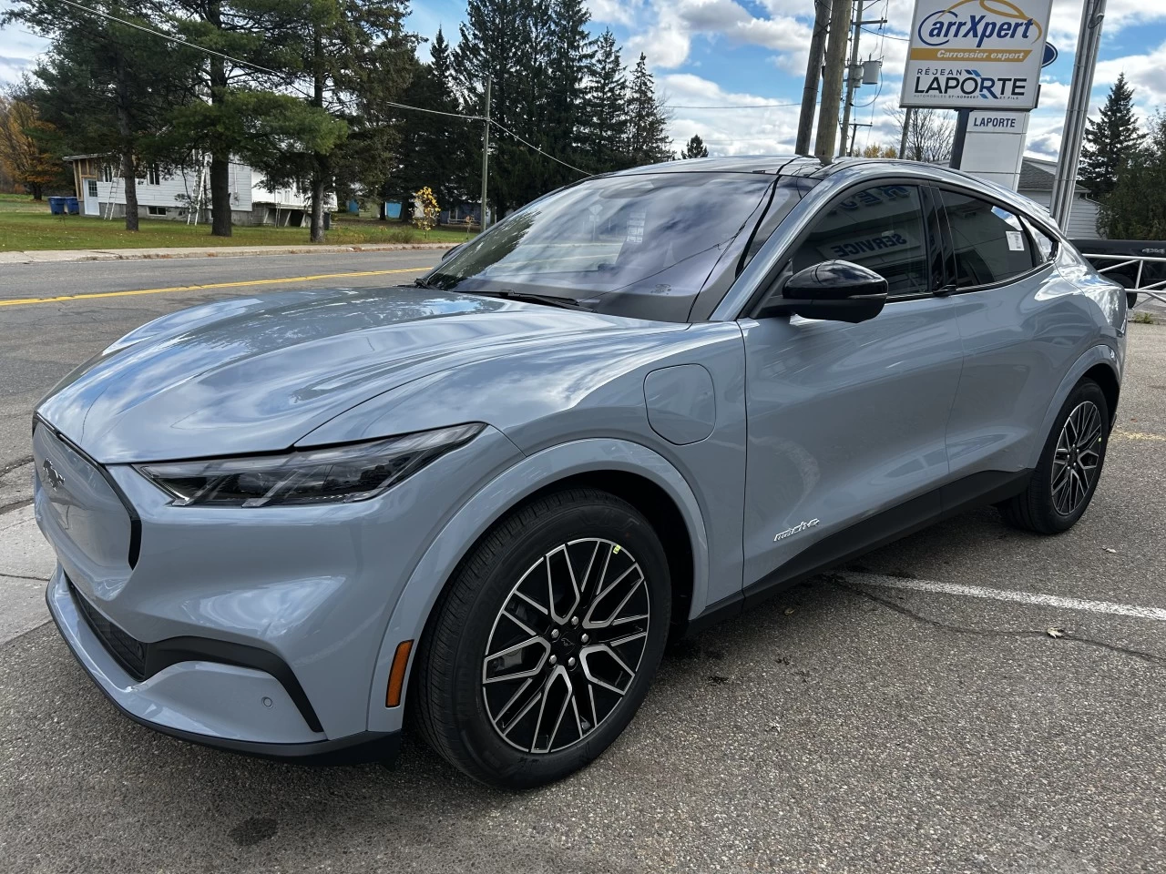 2025 Ford Mustang Mach-E PREMIUM AWD https://www.st-norbertford.com/resize/b990ff35b810a3abc0cc817b2ca24889-1