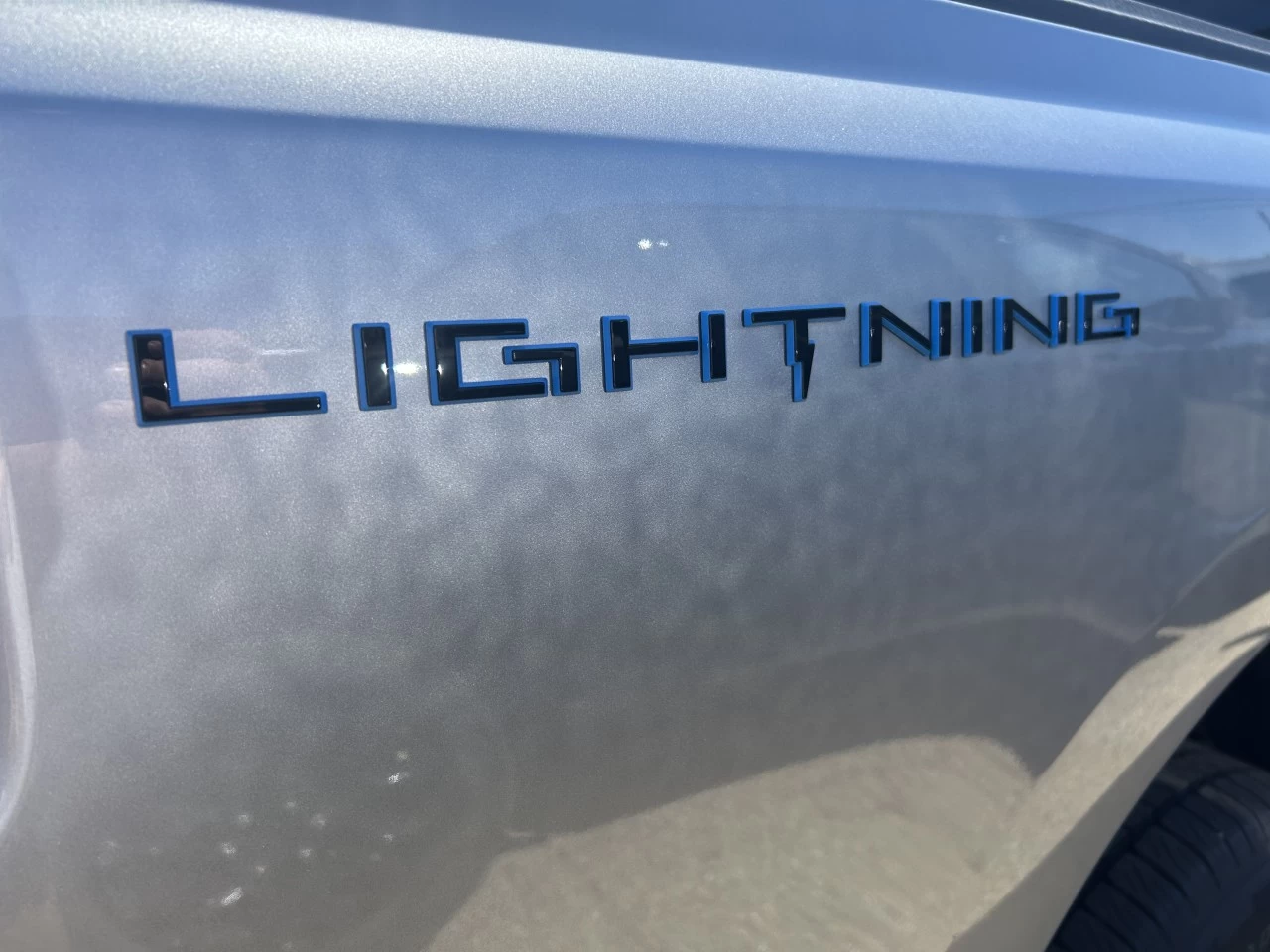 2025 Ford F-150 Lightning FLASH https://www.st-norbertford.com/resize/b990ff35b810a3abc0cc817b2ca24889-1