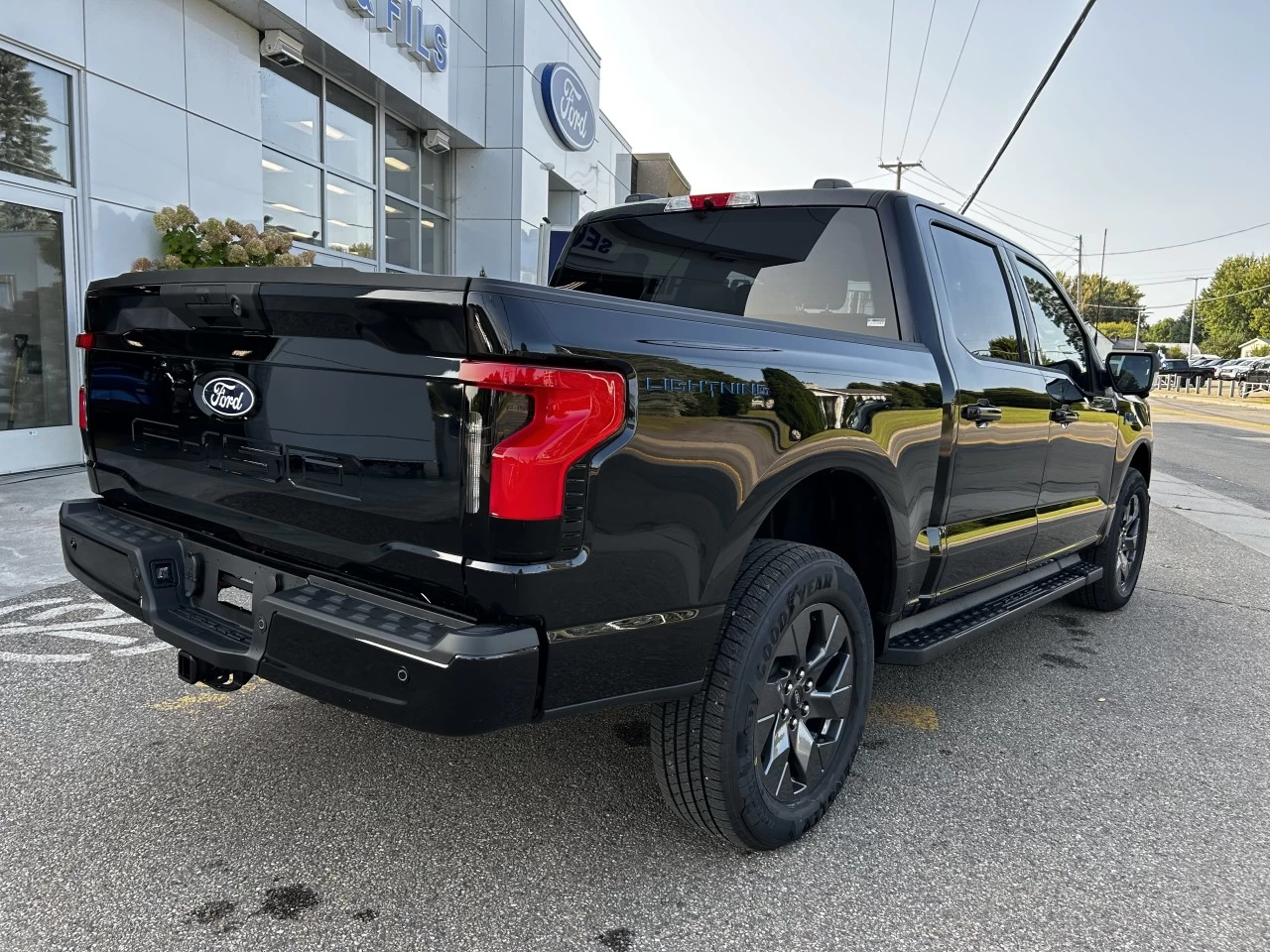 2025 Ford F-150 Lightning FLASH 4X4 Image principale