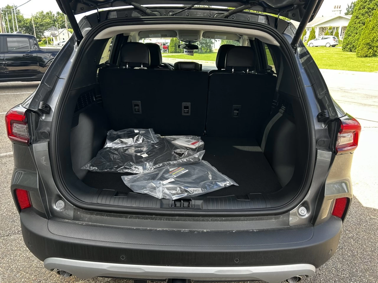 2025 Ford Escape PHEV FWD https://www.st-norbertford.com/resize/b990ff35b810a3abc0cc817b2ca24889-1