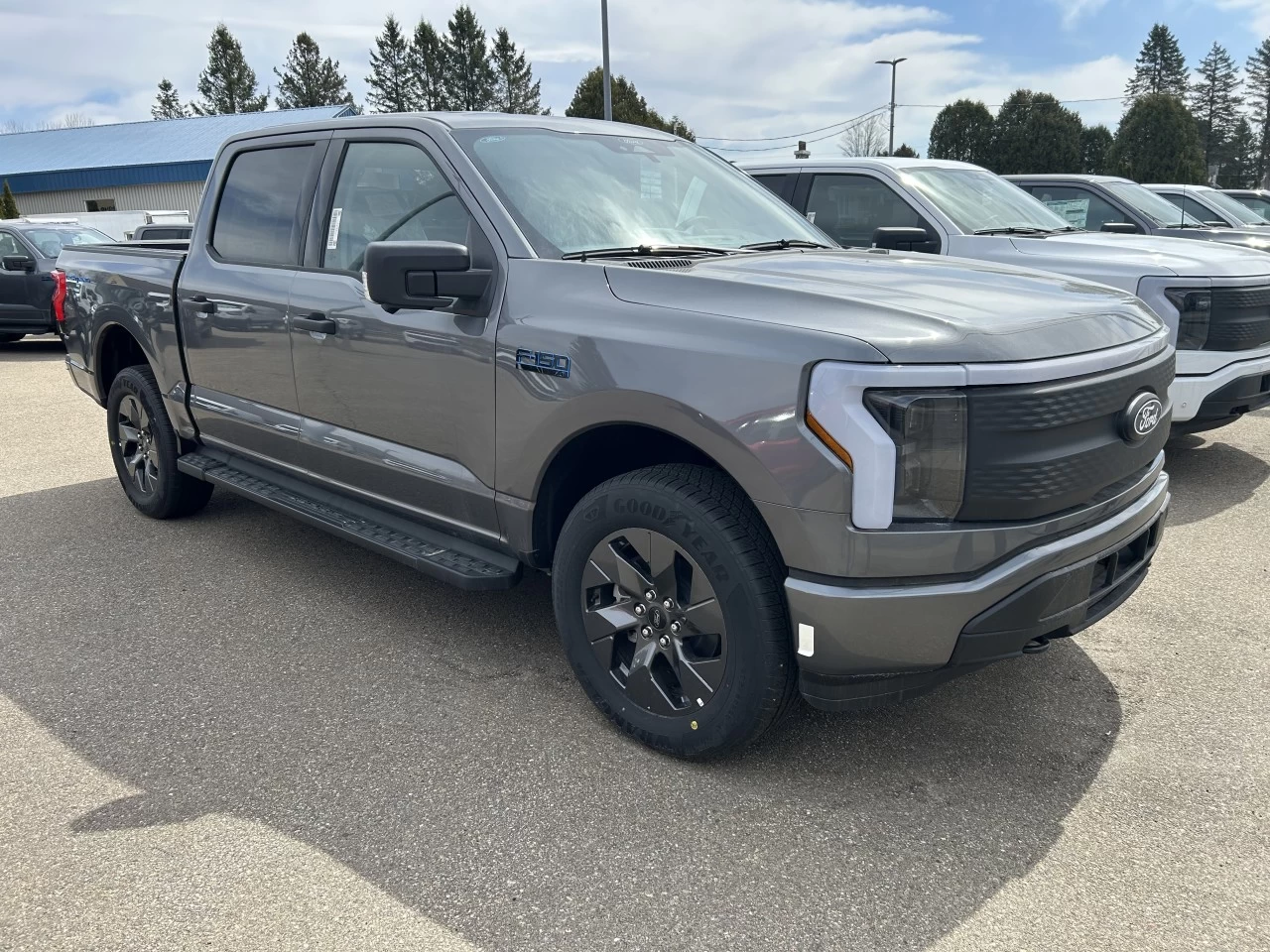 2024 Ford F-150 Lightning XLT 4x4 https://www.st-norbertford.com/resize/b990ff35b810a3abc0cc817b2ca24889-1