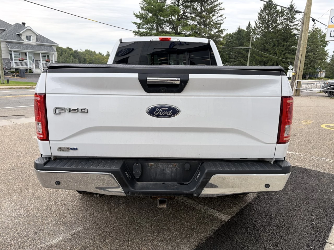 2016 Ford F-150 XLT https://www.st-norbertford.com/resize/b990ff35b810a3abc0cc817b2ca24889-1
