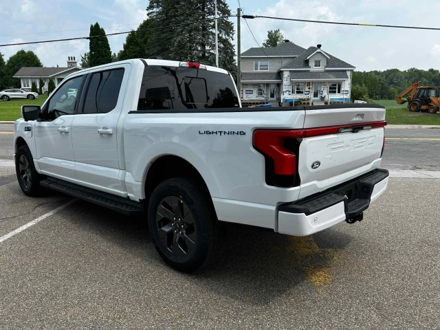 Ford F-150 Lightning LARIAT 2025