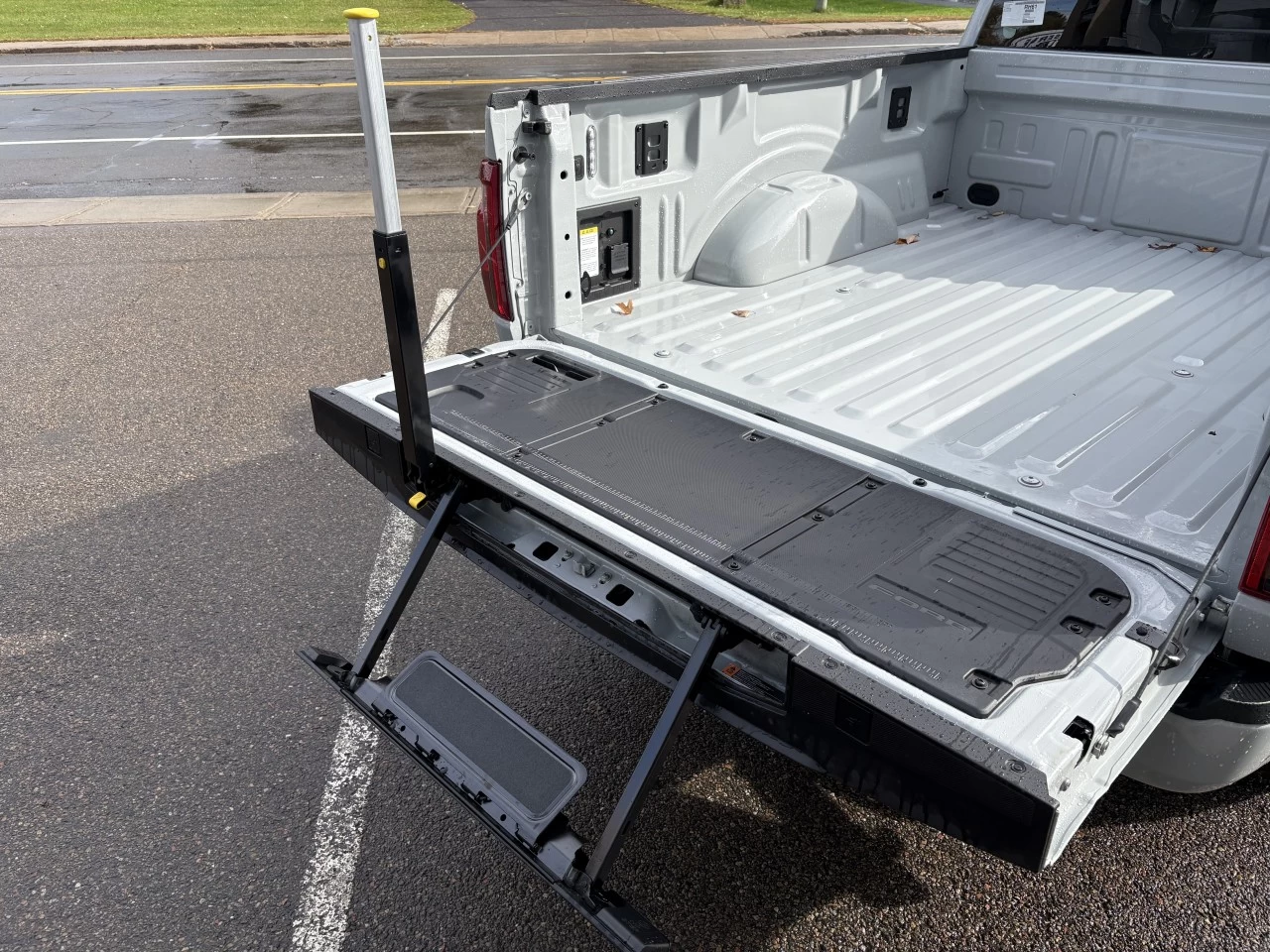 2026 Ford F-150 XLT Main Image