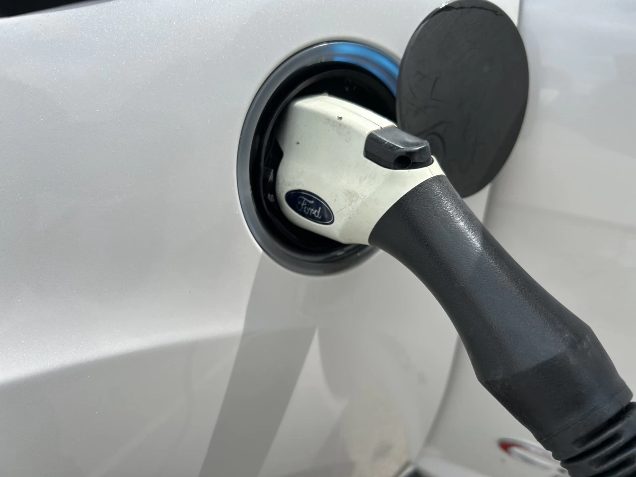 2017 Ford C-Max Énergie SE https://www.st-norbertford.com/resize/b990ff35b810a3abc0cc817b2ca24889-1