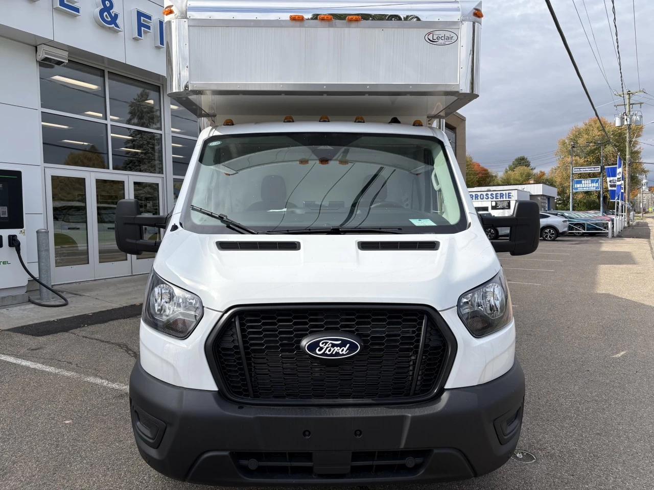 2026 Ford Transit-350 T-350 RWD 9500 GVWR SRW 501a https://www.st-norbertford.com/resize/b990ff35b810a3abc0cc817b2ca24889-1