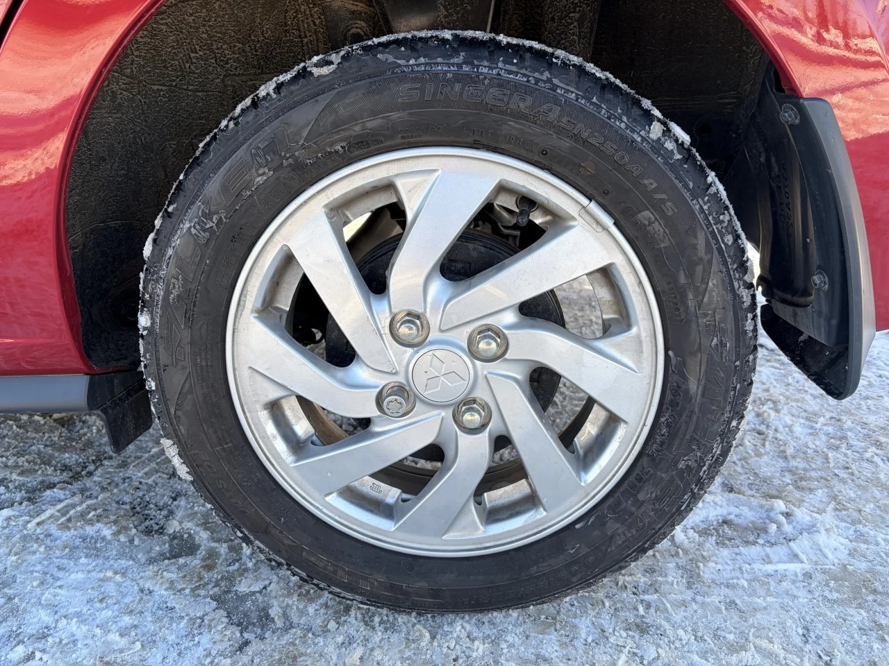 2024 Mitsubishi Mirage ES PNEU ÉTÉ/HIVER APPLE CARPLAY/ANDROID AUTO SIÈGES CHAUFFANT CAMÉRA DE RECUL https://www.st-norbertford.com/resize/b990ff35b810a3abc0cc817b2ca24889-1