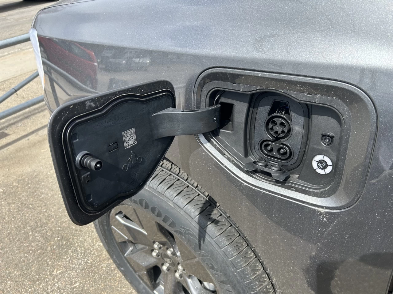 2024 Ford F-150 Lightning XLT 4x4 https://www.st-norbertford.com/resize/b990ff35b810a3abc0cc817b2ca24889-1