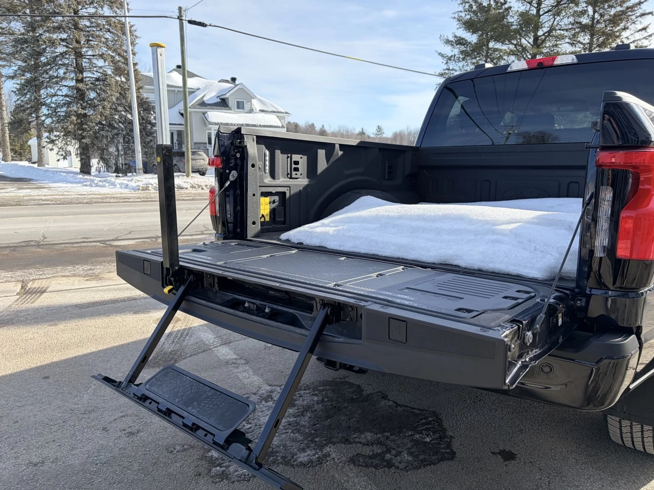 2025 Ford F-150 Lightning FLASH 312A BATTERIE LONGUE DURÉE ENSEMBLE REMORQUAGE MAX https://www.st-norbertford.com/resize/b990ff35b810a3abc0cc817b2ca24889-1