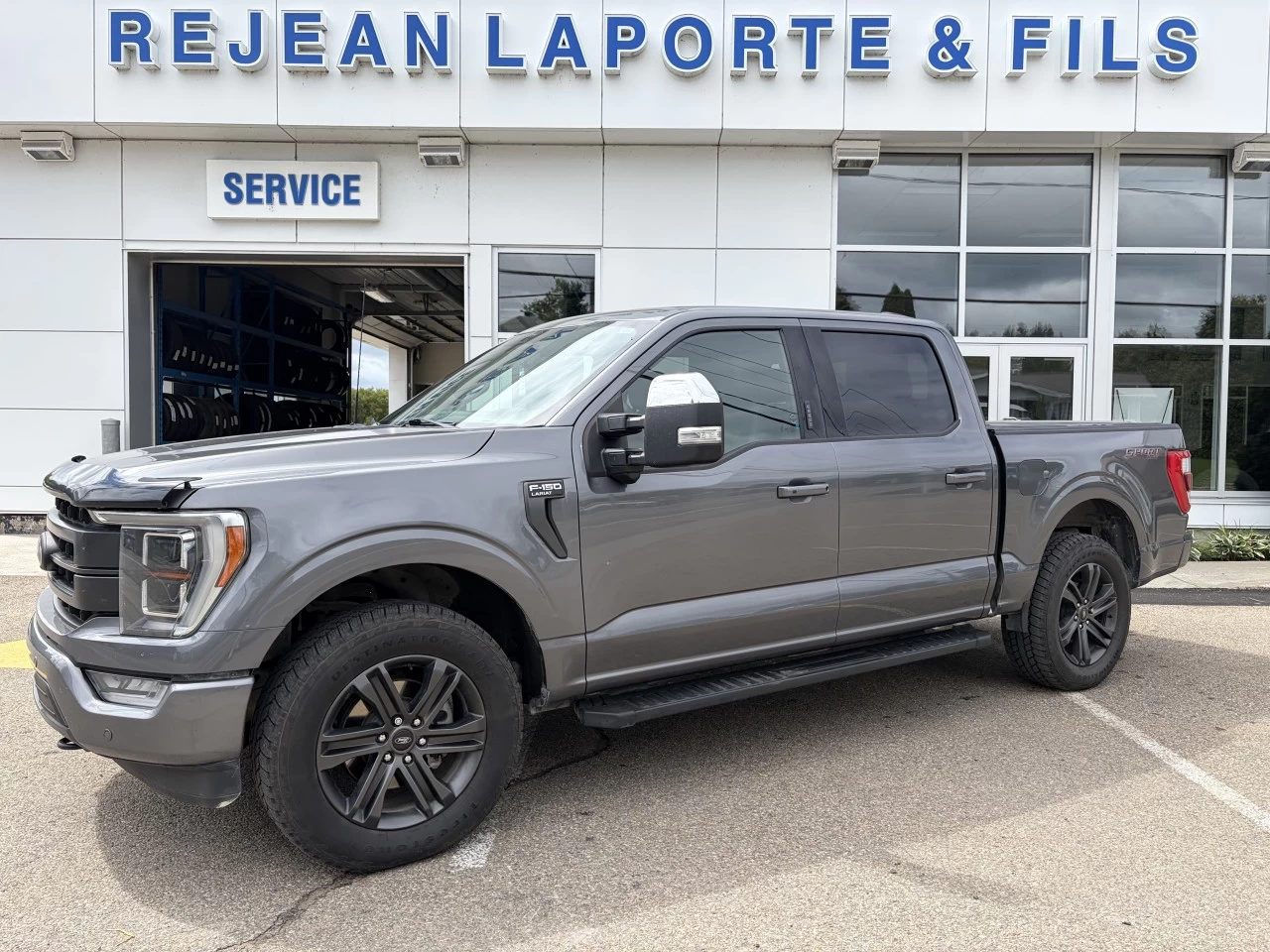 2022 Ford F-150 LARIAT https://www.st-norbertford.com/resize/b990ff35b810a3abc0cc817b2ca24889-1